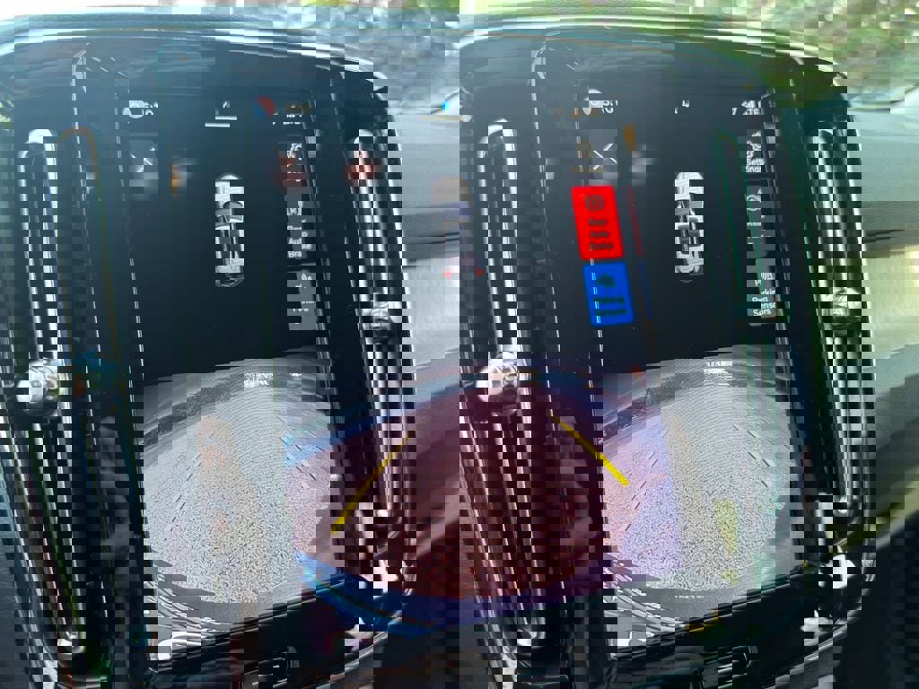 Used 2023 Volvo XC40 B5 Core w/ Convenience Package image 25