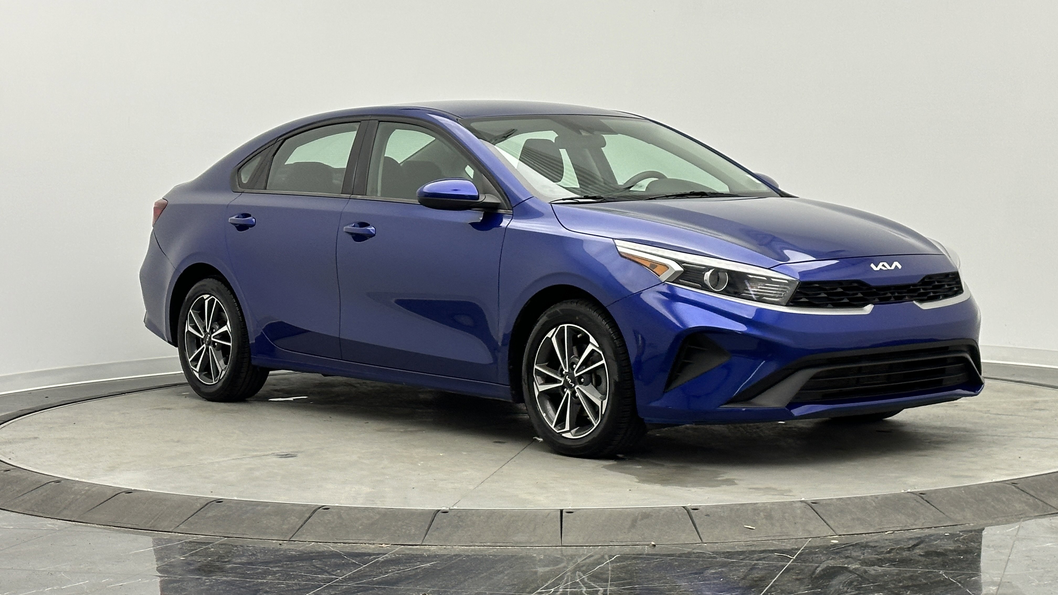 Used 2022 Kia Forte LXS image 3
