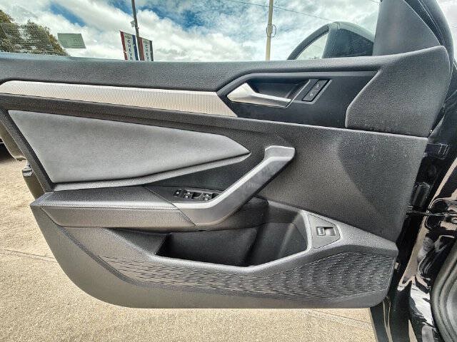 Used 2025 Volkswagen Jetta SE FWD image 20