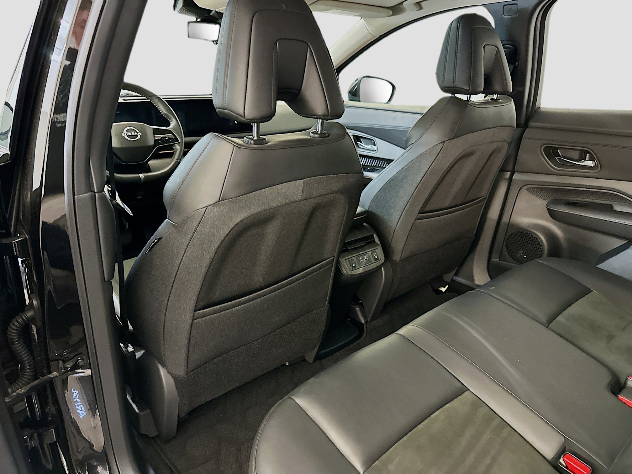 Used 2023 Nissan Ariya AWD image 29