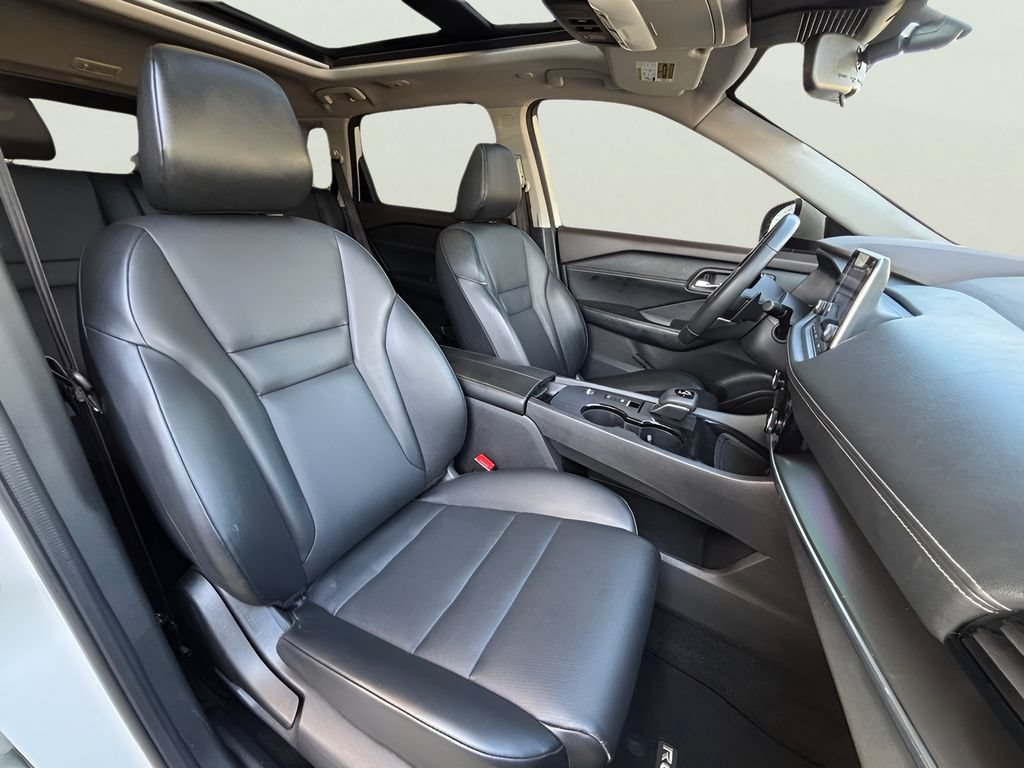 Used 2022 Nissan Rogue SV w/ SV Premium Package FWD image 14