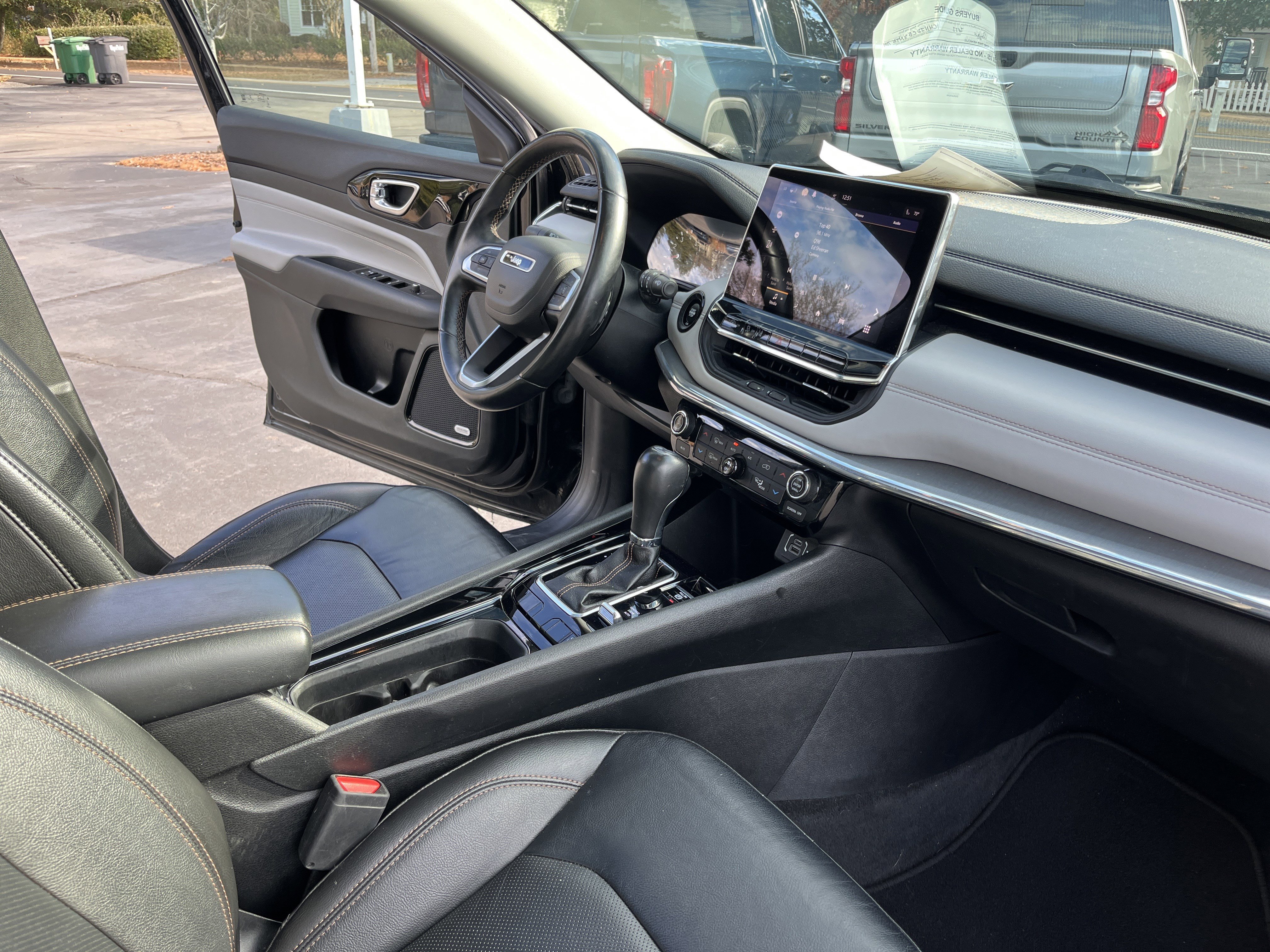 Used 2022 Jeep Compass Limited w/ Sun and Sound Group image 23