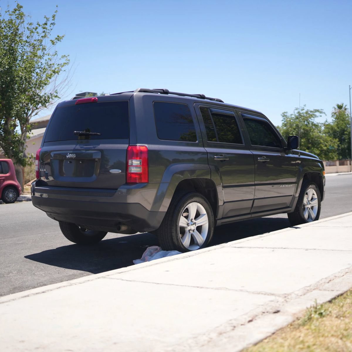 Used 2017 Jeep Patriot Latitude AWD/4WD image 11