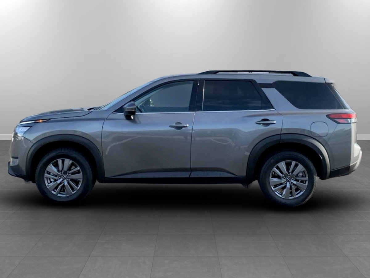 Used 2024 Nissan Pathfinder SV FWD image 4