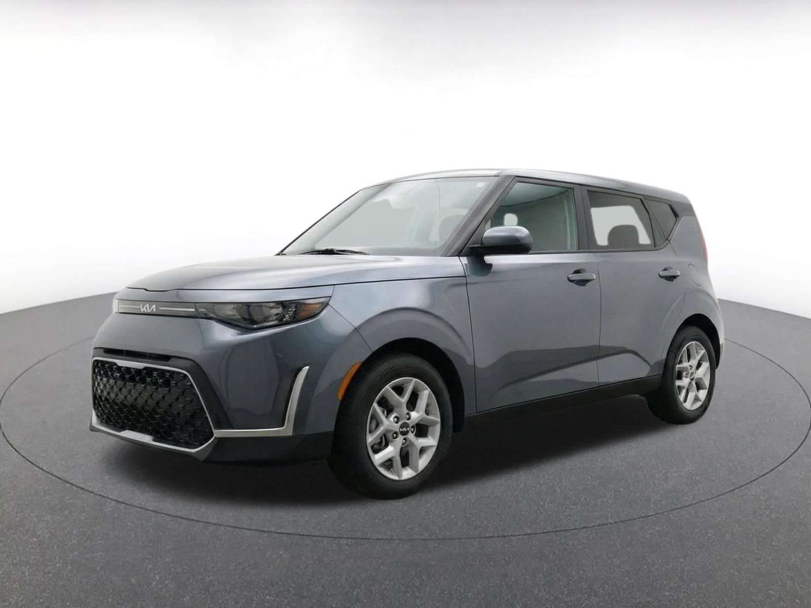 Used 2025 Kia Soul LX w/ LX Technology Package FWD image 3
