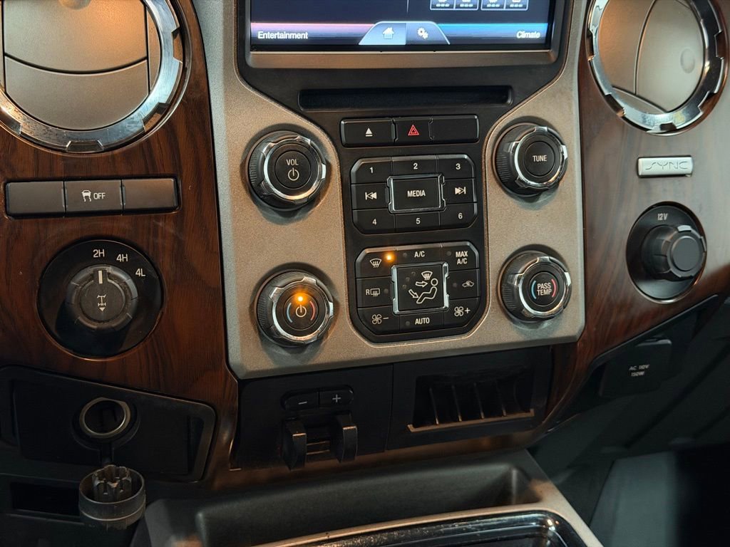 Used 2015 Ford F250 Lariat w/ Lariat Interior Package image 38