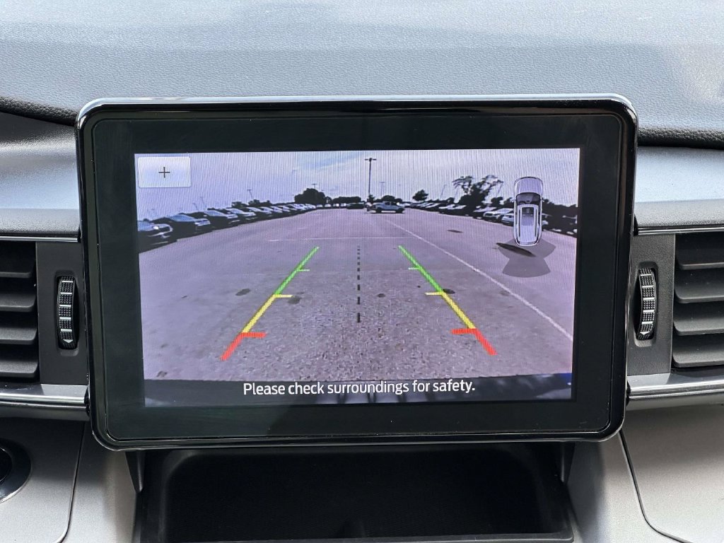 Used 2022 Ford Explorer XLT w/ Equipment Group 202A AWD/4WD image 18