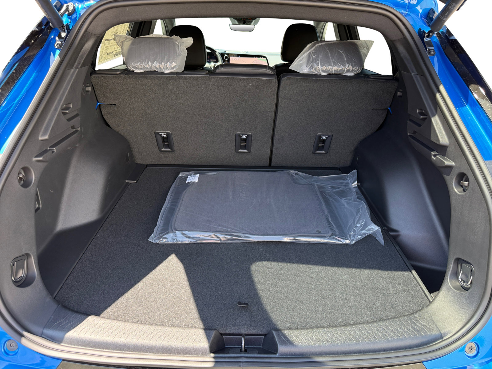 New 2025 Chevrolet Equinox EV RS w/ Active Safety Package 3 AWD/4WD image 17