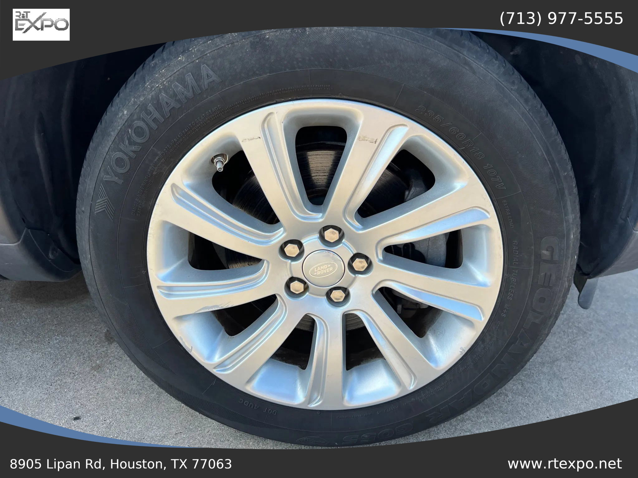 Used 2018 Land Rover Discovery Sport SE image 11