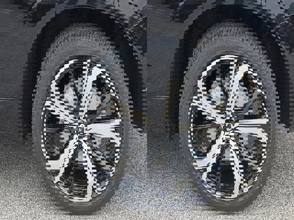 Certified 2025 Volvo XC60 B5 Ultra w/ Climate Package image 6