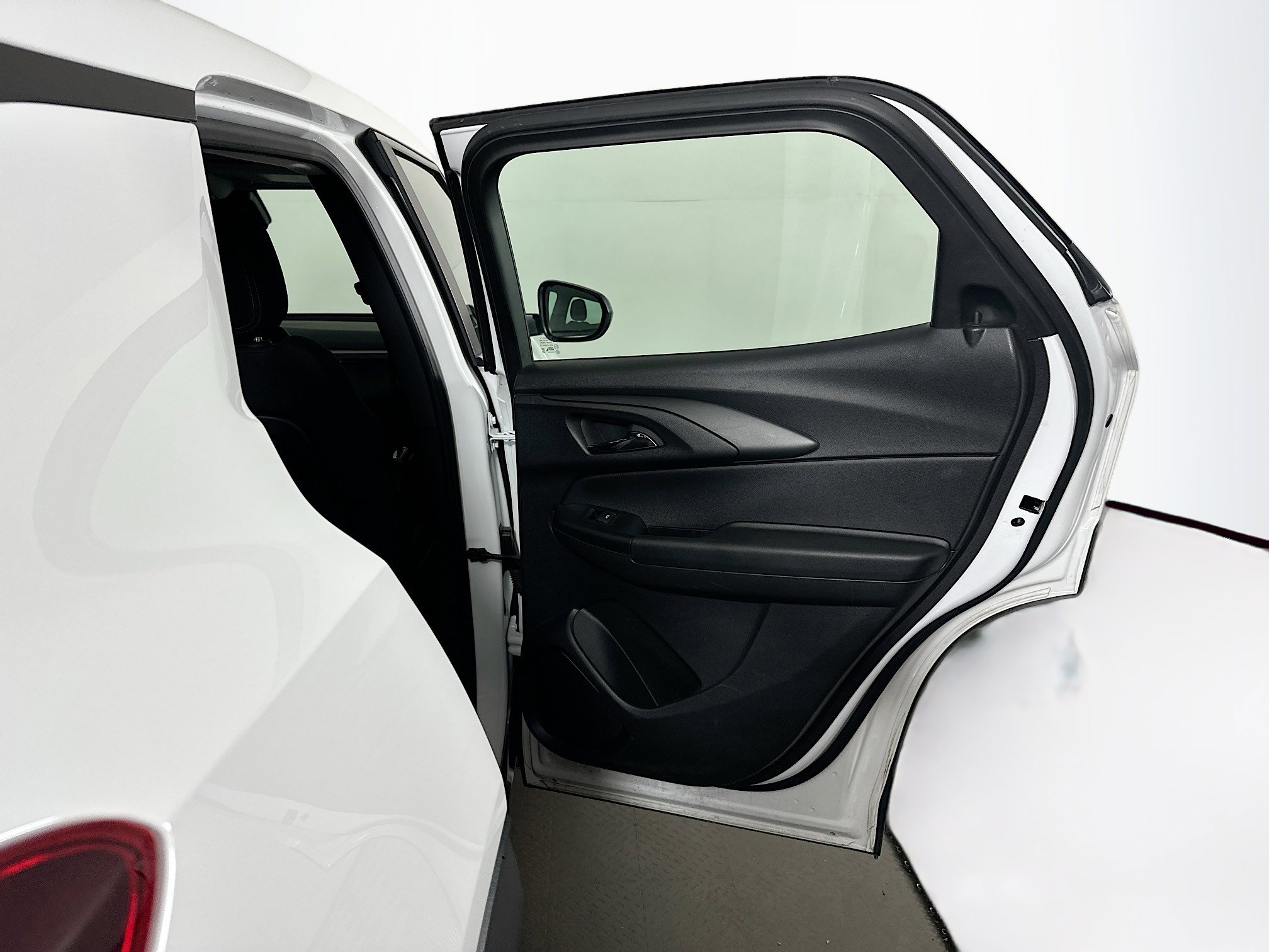 Used 2024 Chevrolet TrailBlazer LS FWD image 28