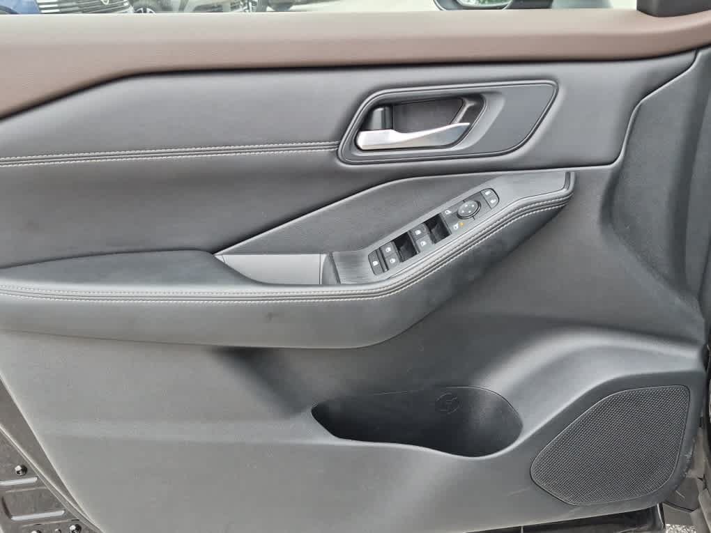 Used 2023 Nissan Rogue SV w/ SV Premium B Package AWD/4WD image 9