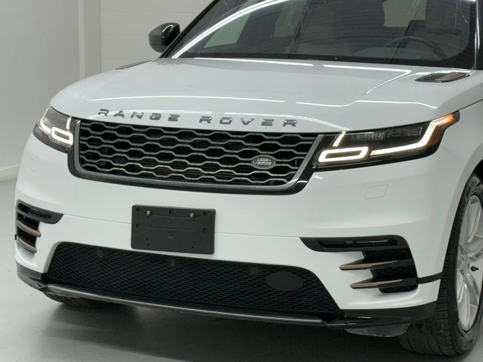 Used 2019 Land Rover Range Rover Velar R-Dynamic HSE AWD/4WD image 10