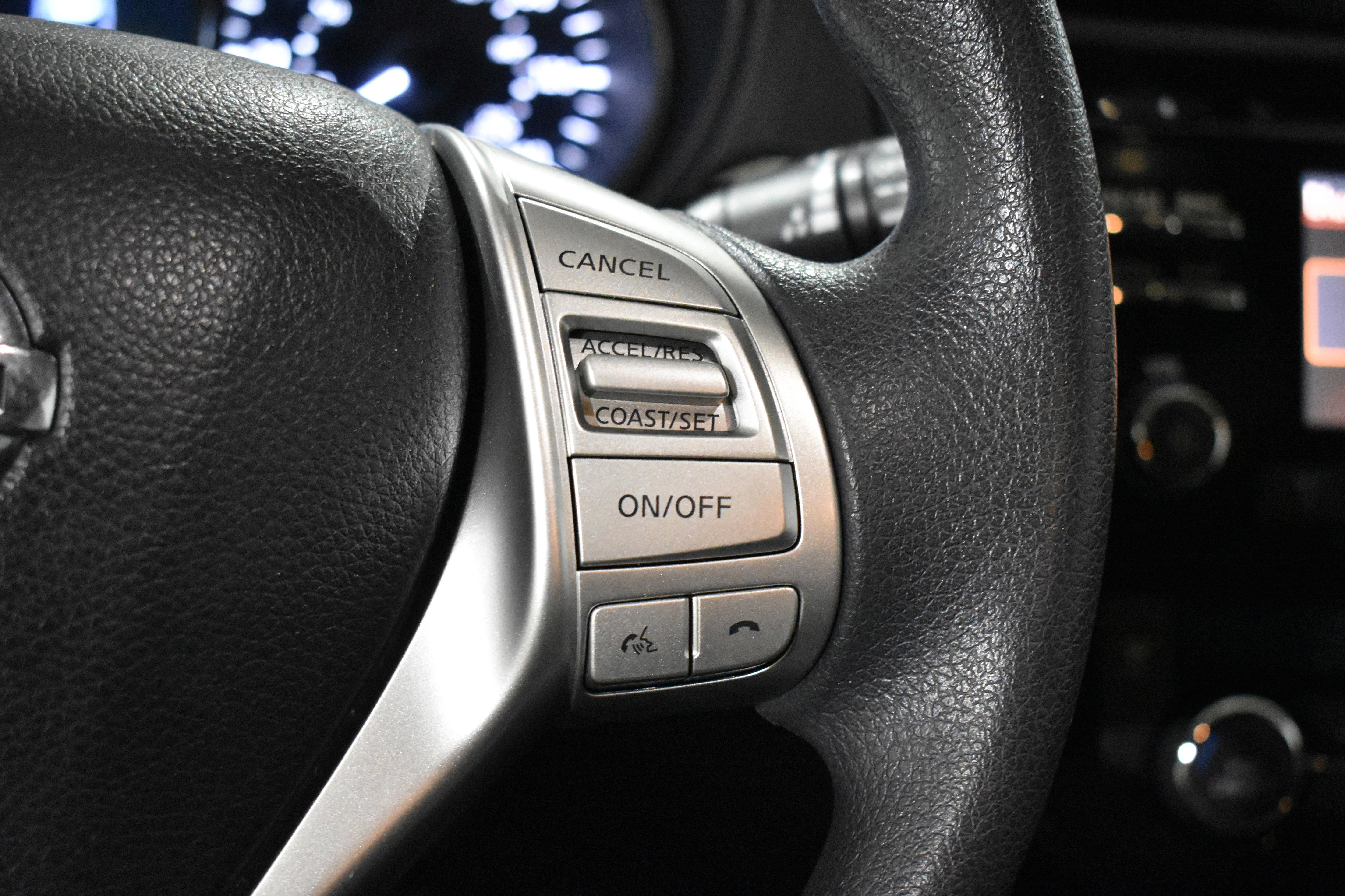 Used 2015 Nissan Rogue SV image 17