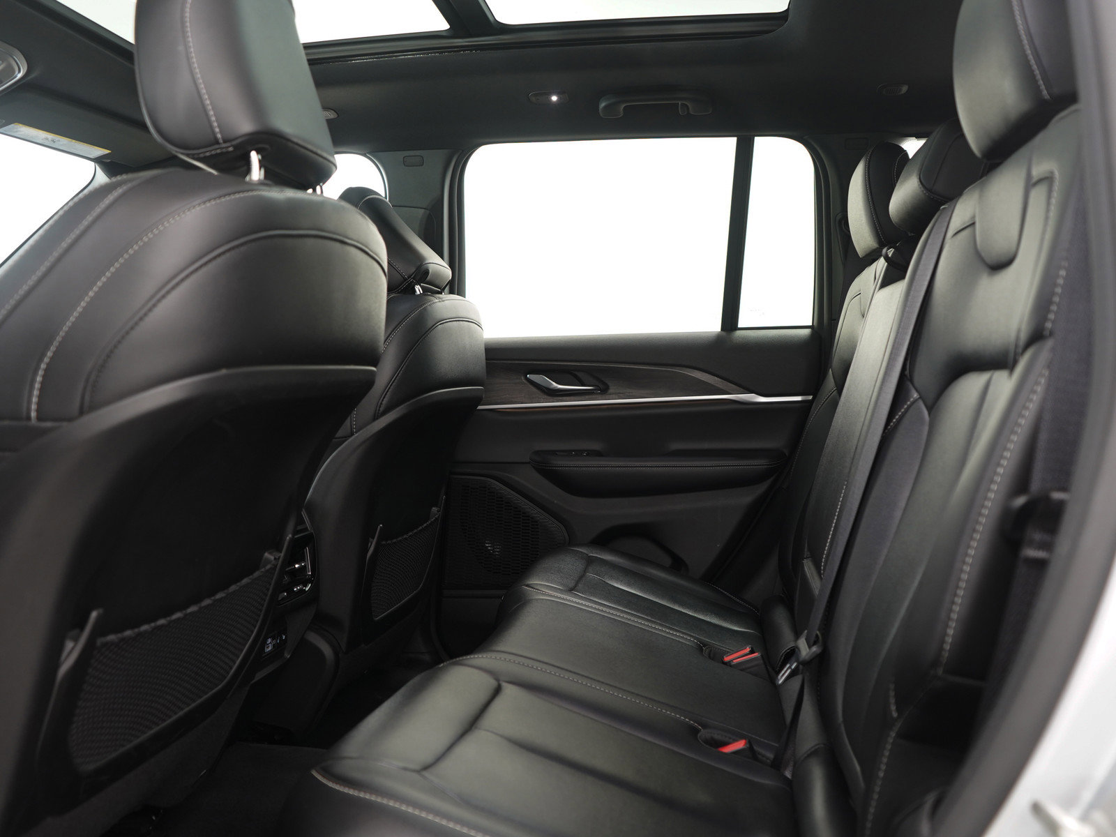 Used 2024 Jeep Grand Cherokee Limited image 19