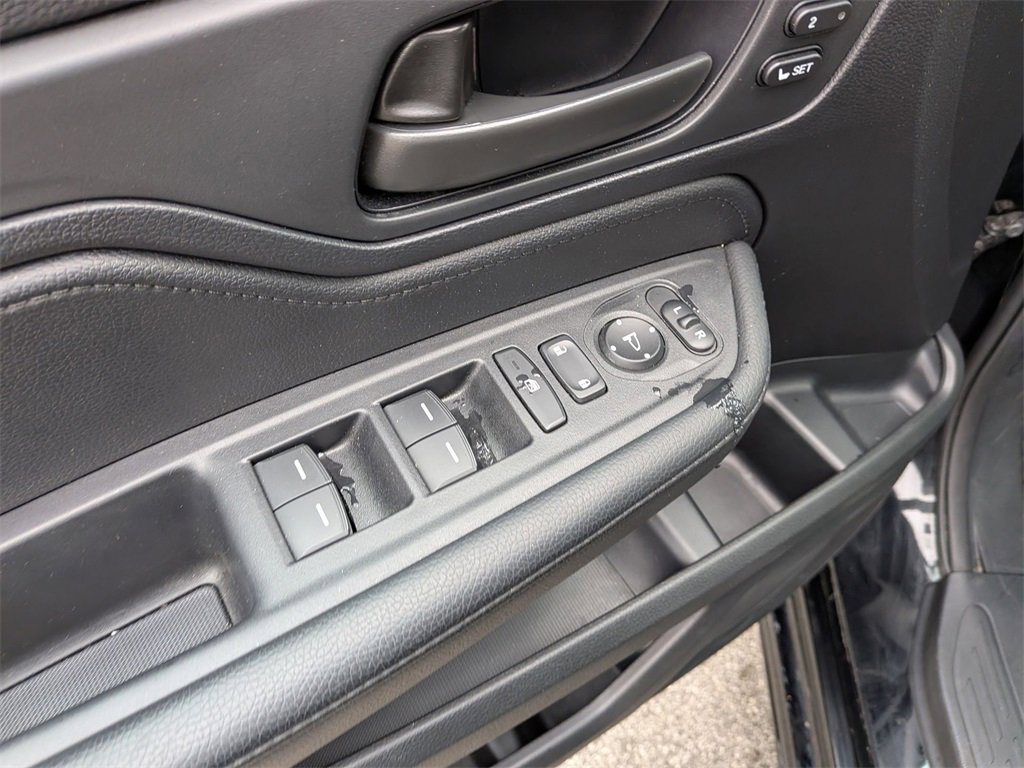 Used 2025 Honda Odyssey Sport-L image 13