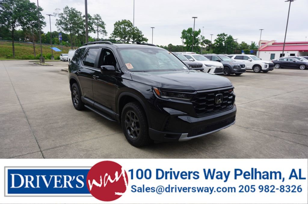 Used 2024 Honda Pilot TrailSport image 1