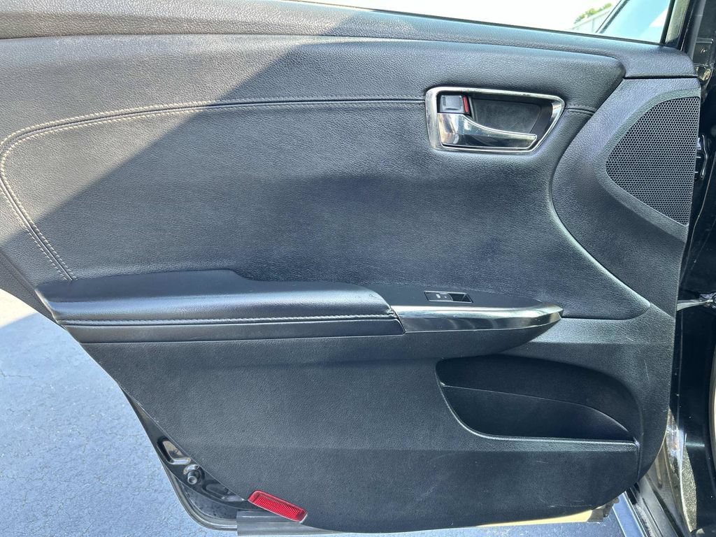 Used 2015 Toyota Avalon XLE FWD image 12