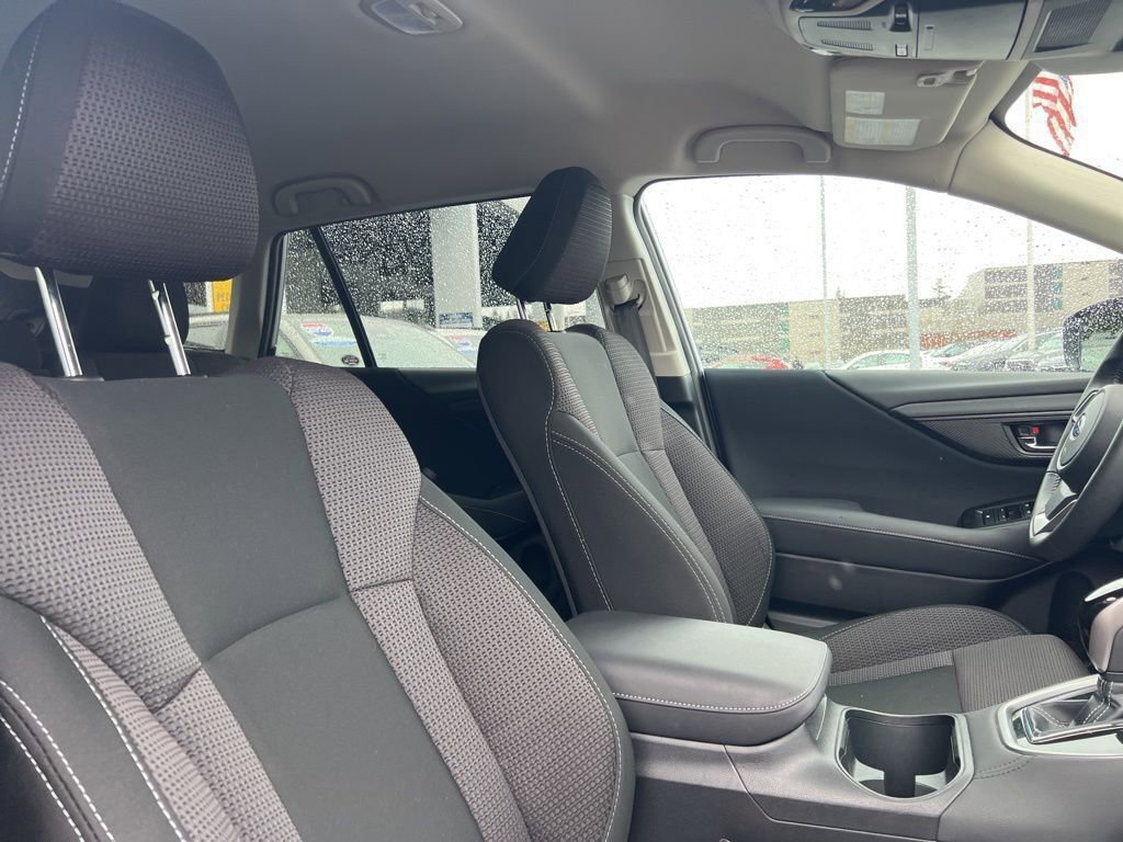 Used 2025 Subaru Outback Premium image 5