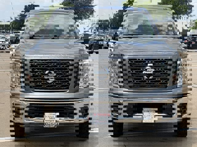 Used 2019 Nissan Titan SV w/ SV Convenience Package AWD/4WD image 8