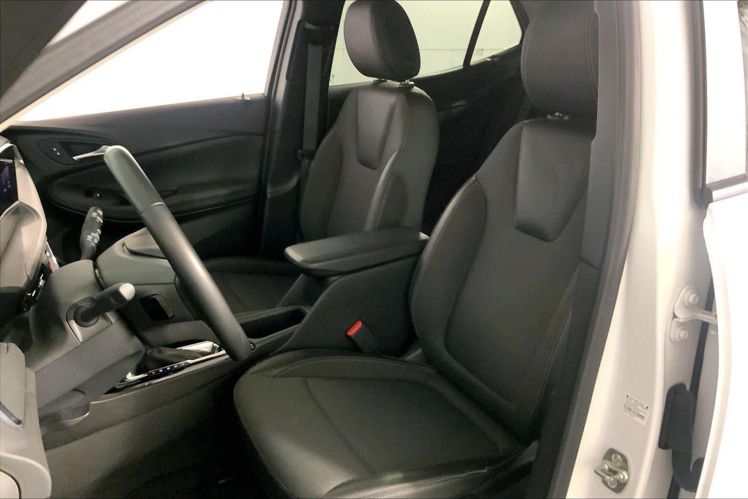 Used 2025 Buick Encore GX Preferred AWD/4WD image 22