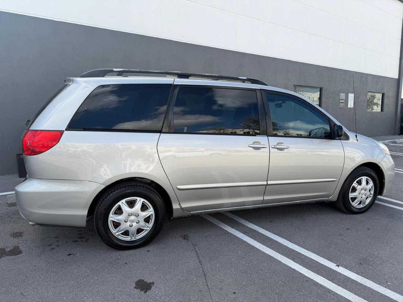 Used 2009 Toyota Sienna LE image 13