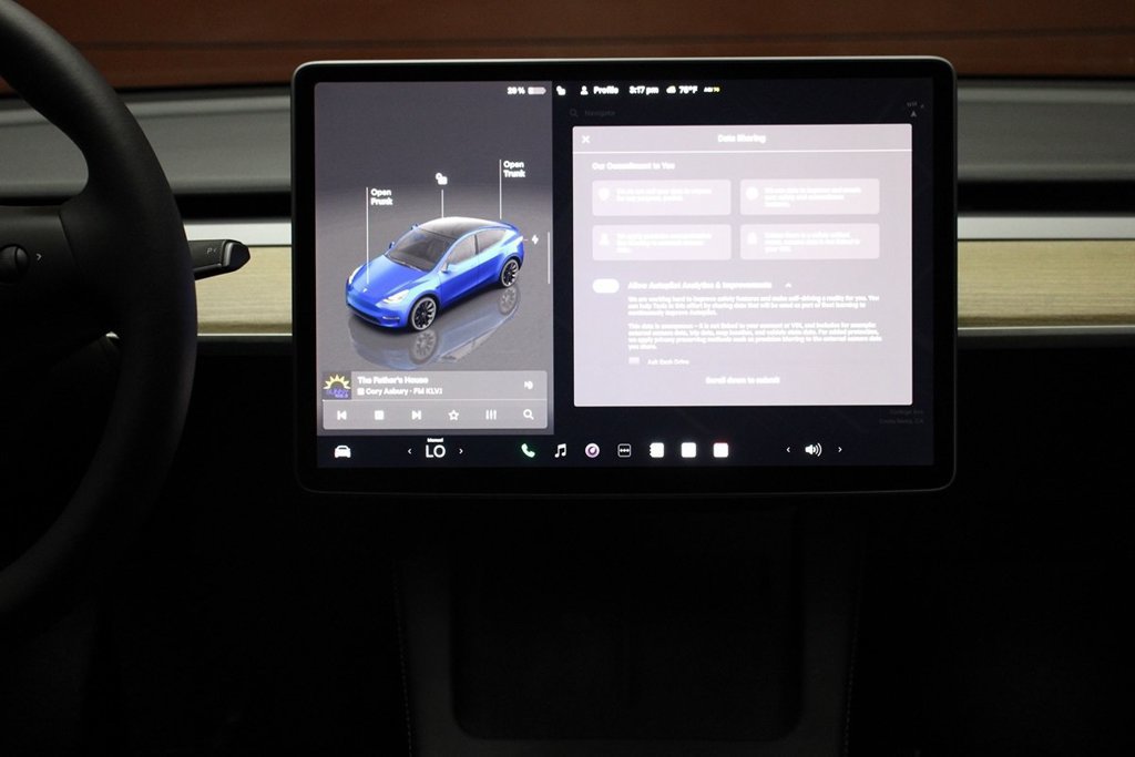 Used 2023 Tesla Model Y Long Range AWD/4WD image 17