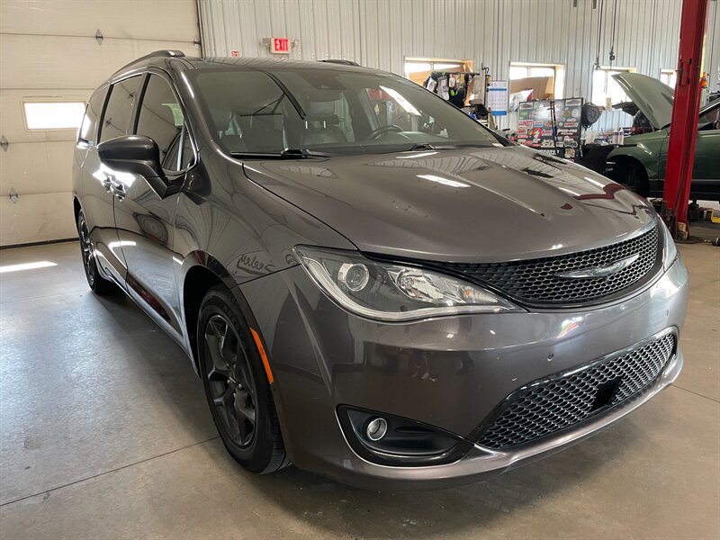 Used 2018 Chrysler Pacifica Touring-L Plus w/ Advanced Safetytec Group FWD image 5