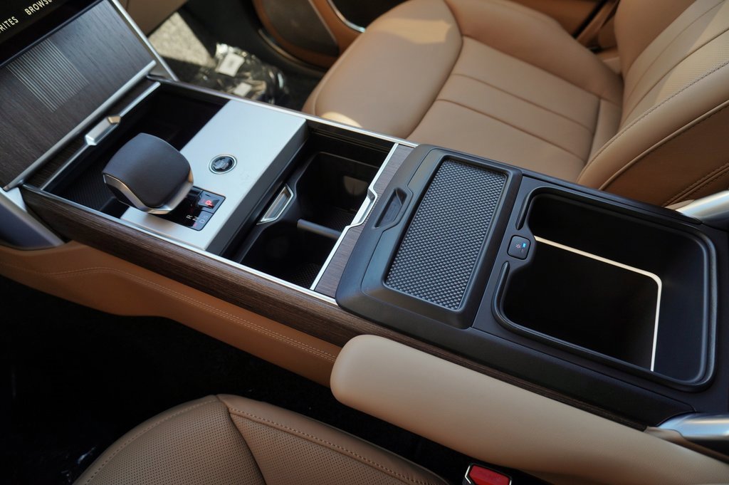 New 2026 Land Rover Range Rover Long Wheelbase Autobiography image 32