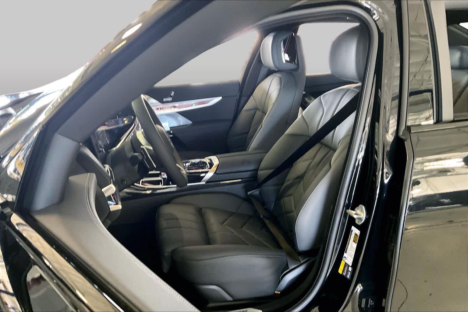 New 2026 BMW 750e xDrive w/ Executive Package AWD/4WD image 9