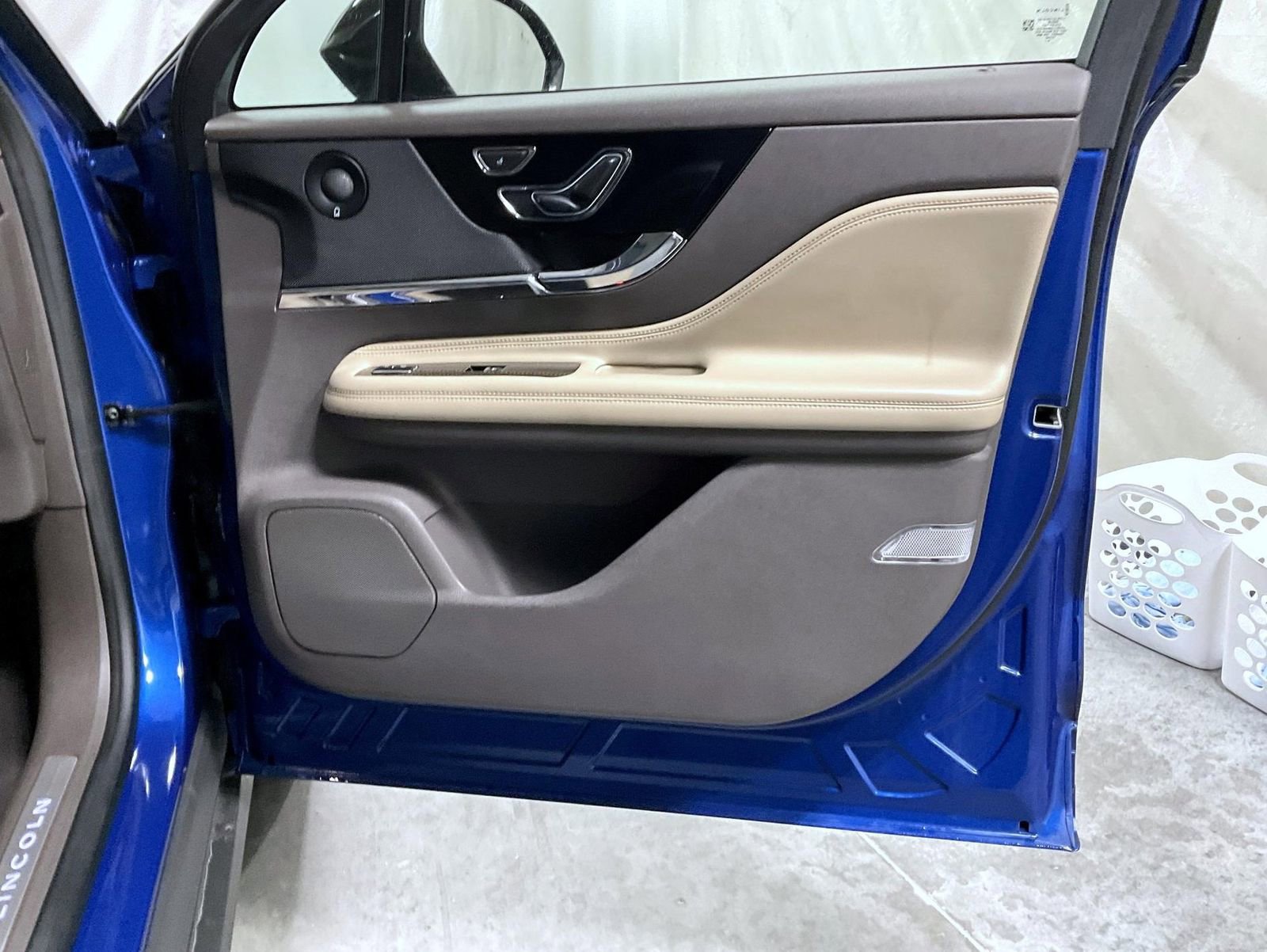 Used 2021 Lincoln Corsair Reserve w/ Equipment Group 201A image 17