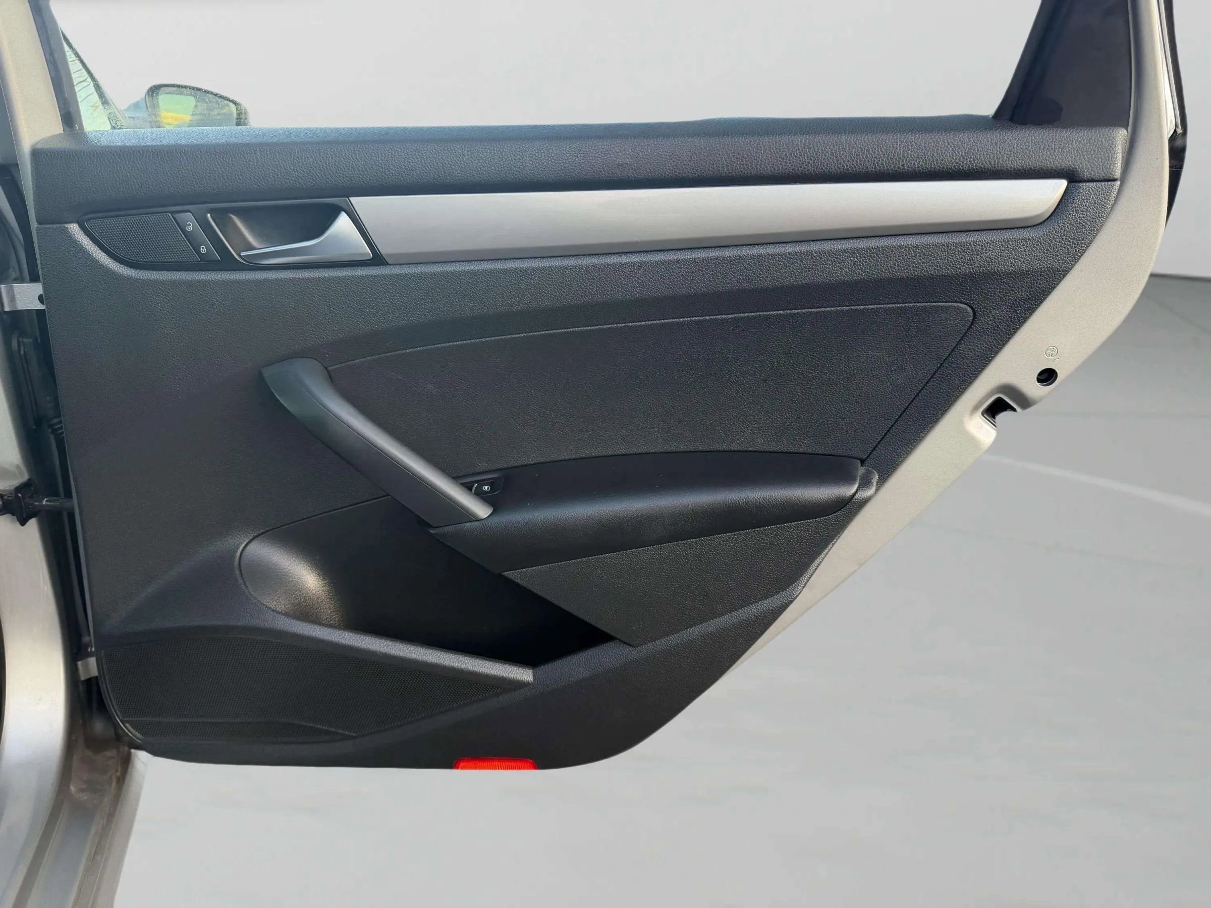 Used 2012 Volkswagen Passat 2.5 S image 18