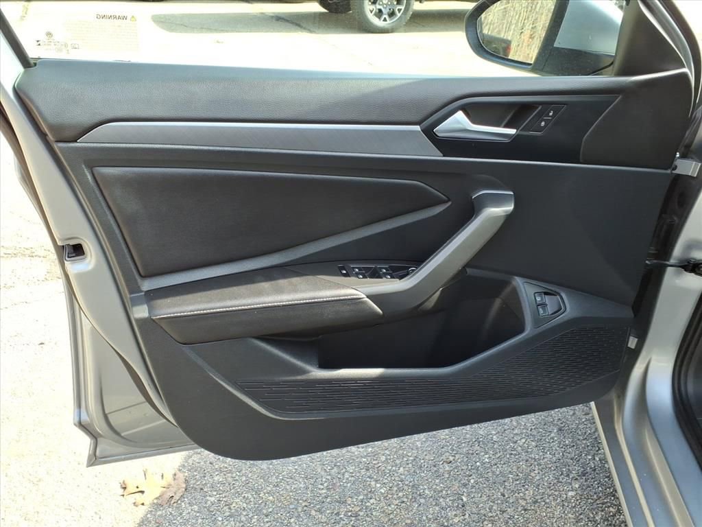 Used 2024 Volkswagen Jetta SE image 7