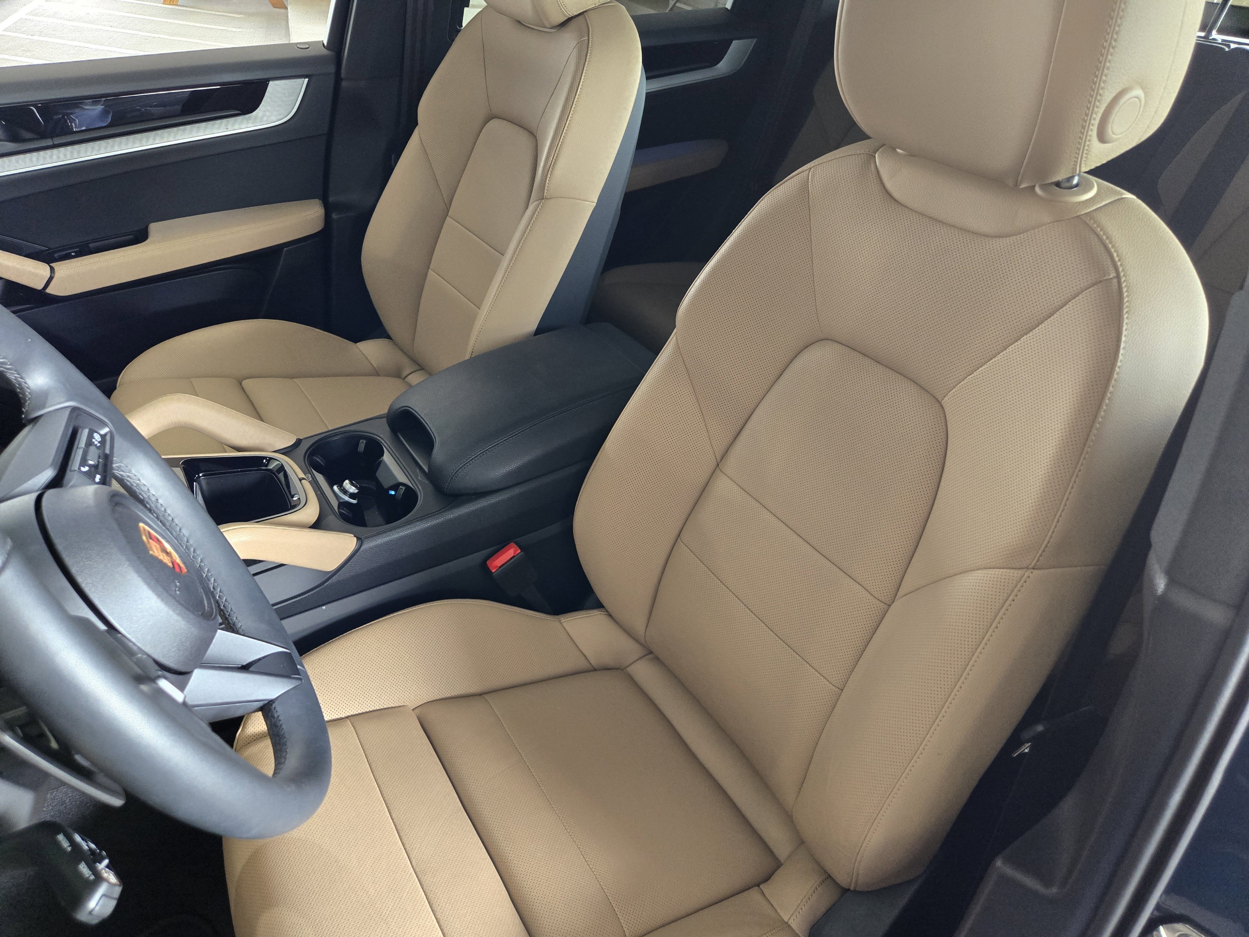 Certified 2025 Porsche Cayenne image 6