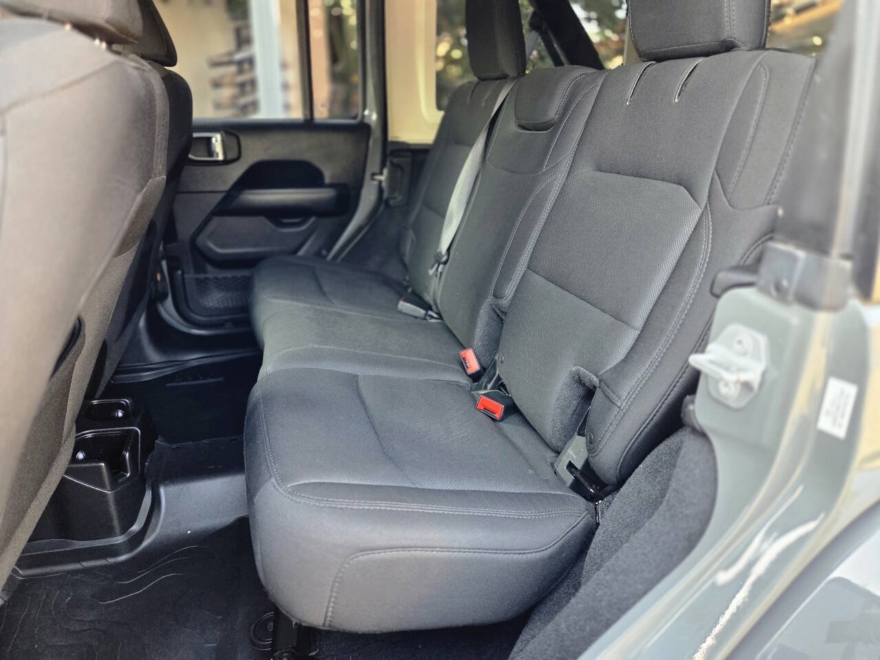 Used 2018 Jeep Wrangler Unlimited Sahara AWD/4WD image 24