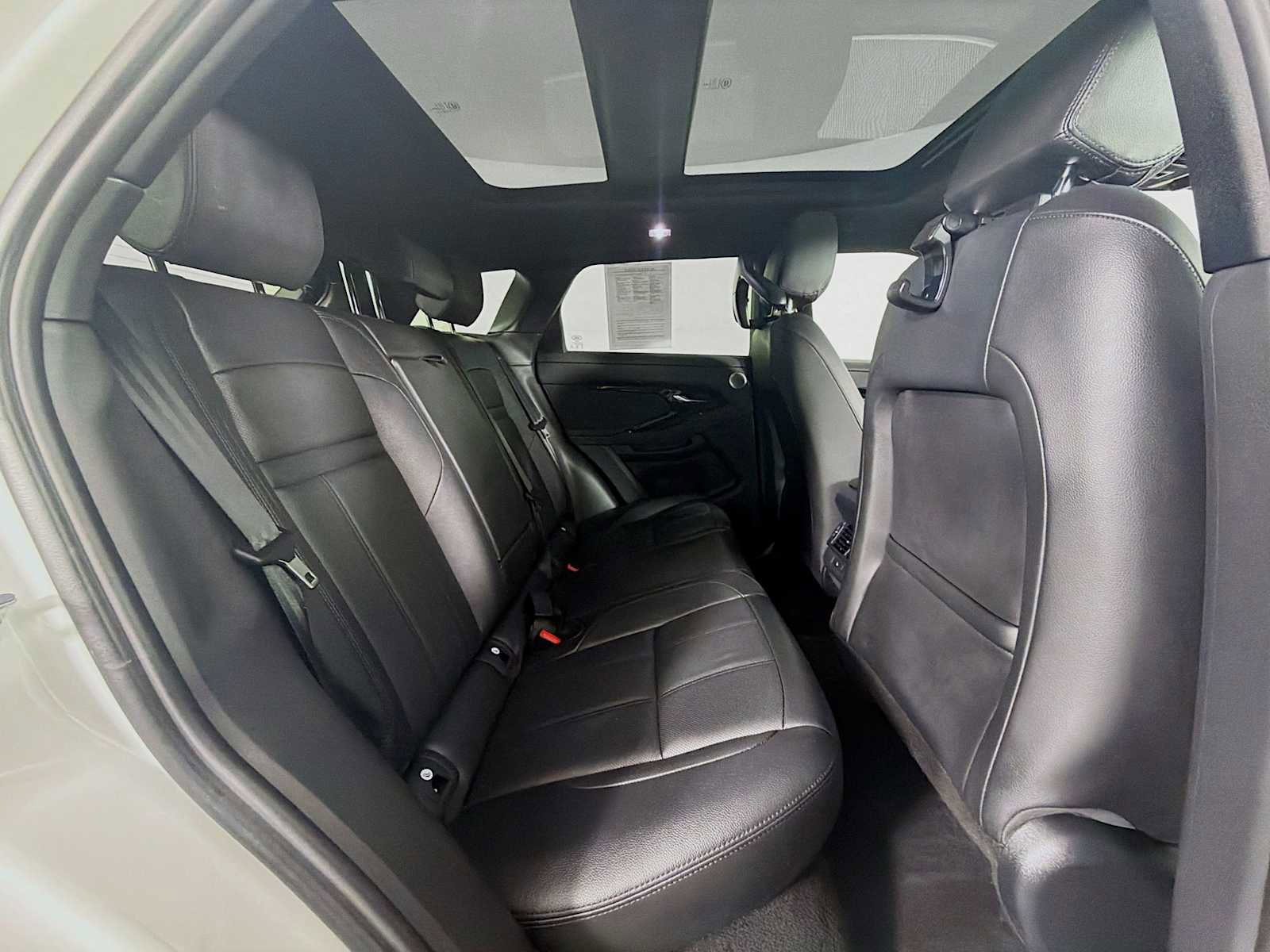 Used 2025 Land Rover Range Rover Evoque Dynamic SE AWD/4WD image 28