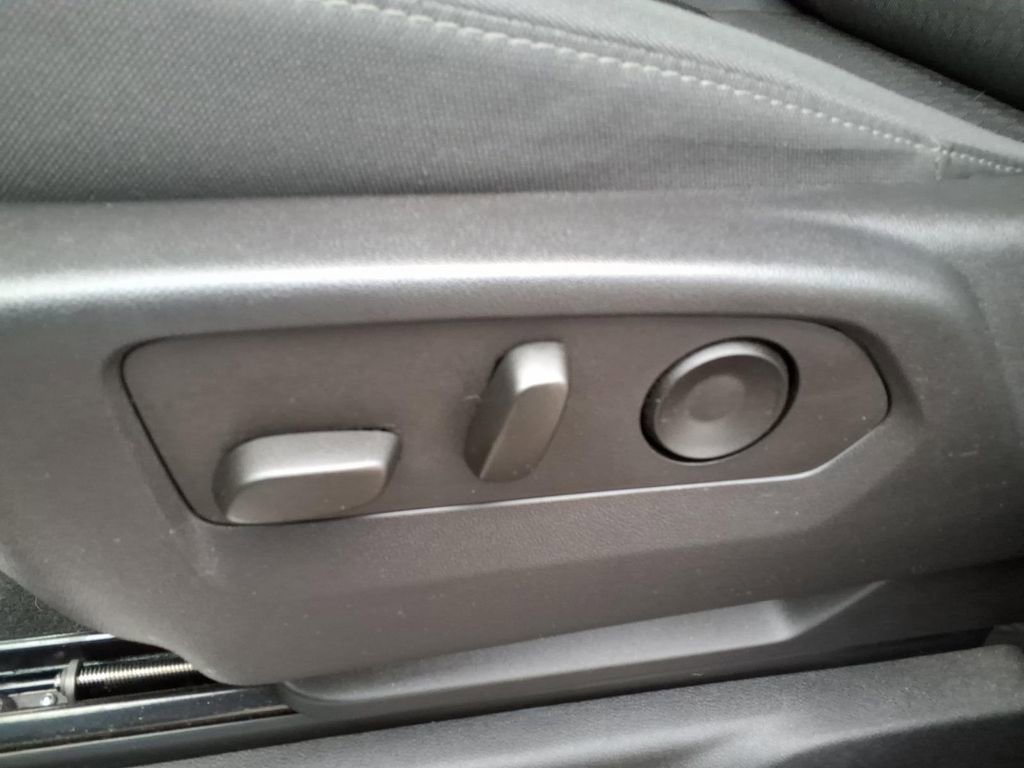 Used 2023 Chevrolet Silverado 1500 LT image 19