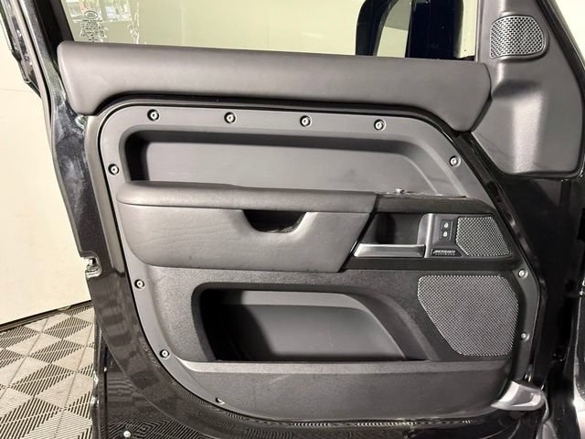 Used 2023 Land Rover Defender 110 V8 AWD/4WD image 21