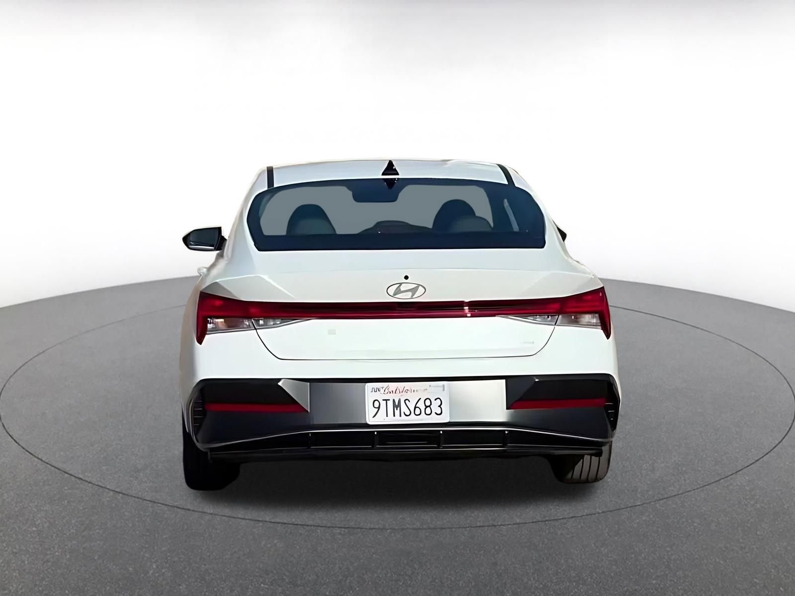 Used 2025 Hyundai Elantra Limited image 12