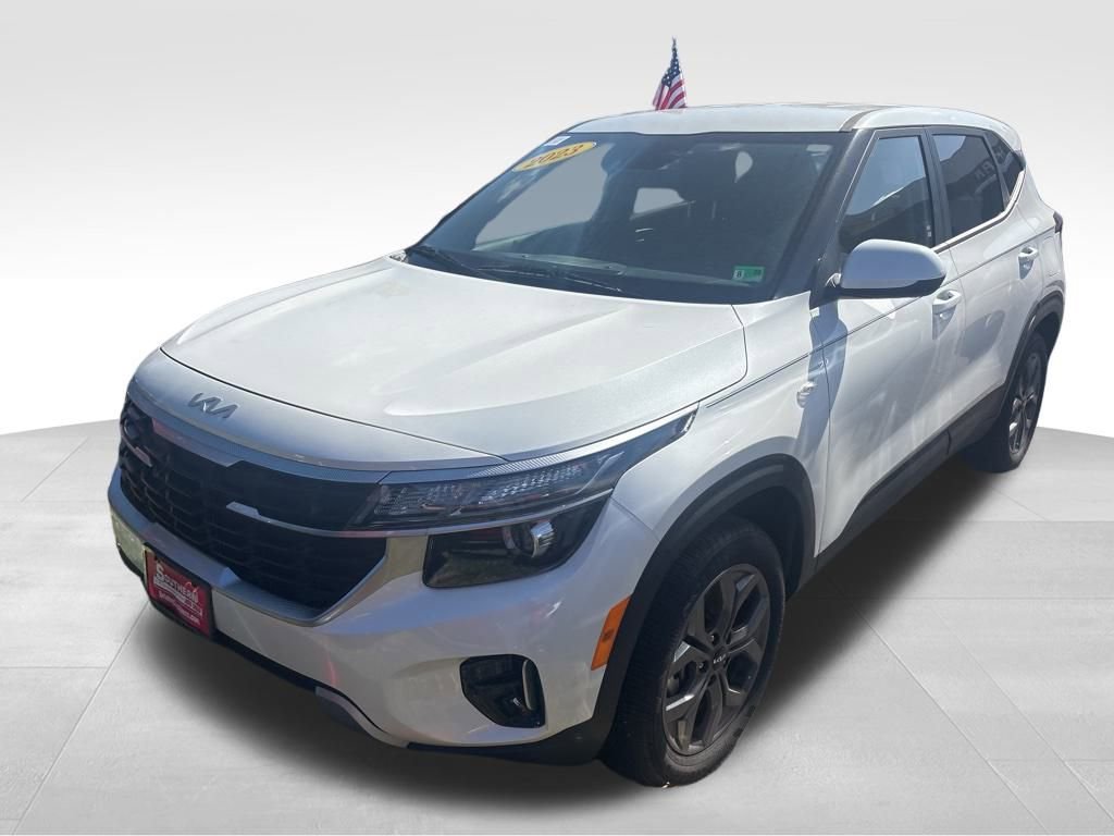 Certified 2025 Kia Seltos LX image 2