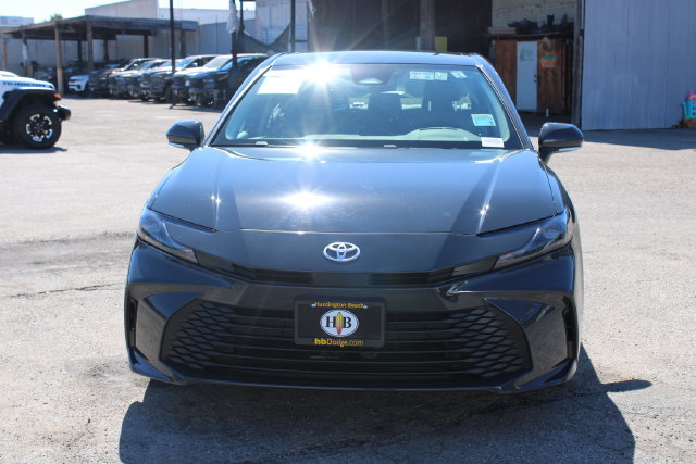 Used 2025 Toyota Camry LE w/ Convenience Package FWD image 2