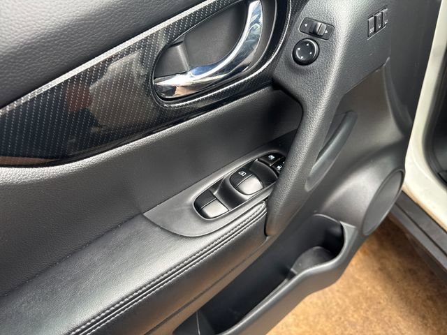 Used 2020 Nissan Rogue SL w/ Premium Package image 14