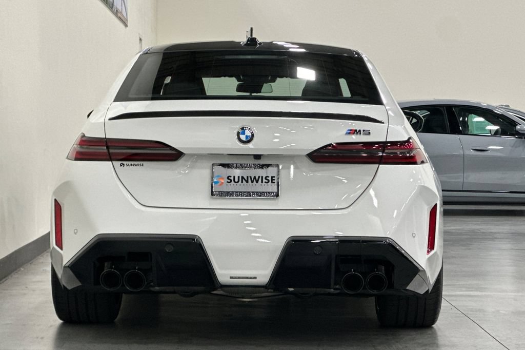 Used 2025 BMW M5 w/ Carbon Package AWD/4WD image 5