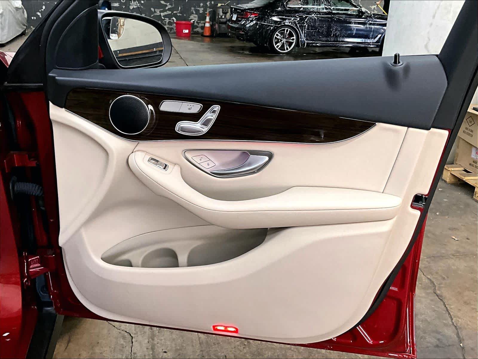 Used 2022 Mercedes-Benz GLC 300 4MATIC image 27