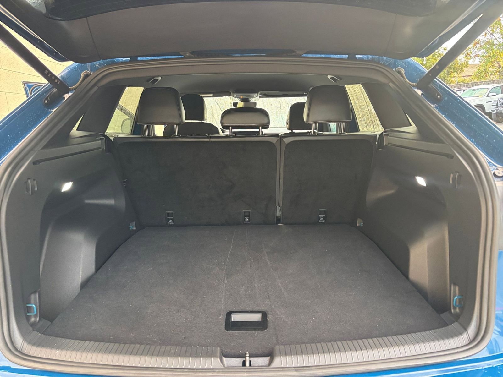 Used 2025 Volkswagen Atlas Cross Sport SE image 31