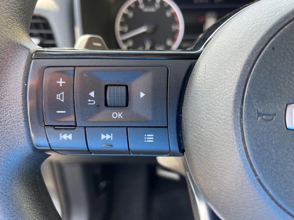 Used 2023 Nissan Rogue SV image 13