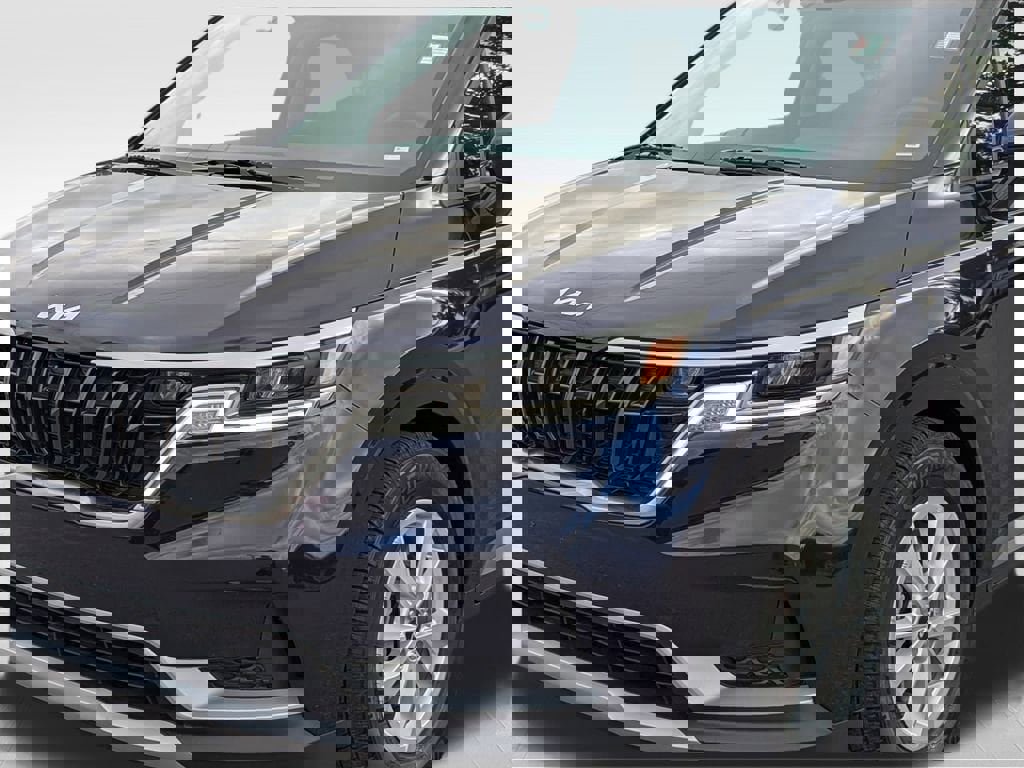 Certified 2024 Kia Carnival LX image 6