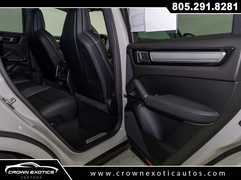 Used 2023 Porsche Cayenne Platinum Edition image 41