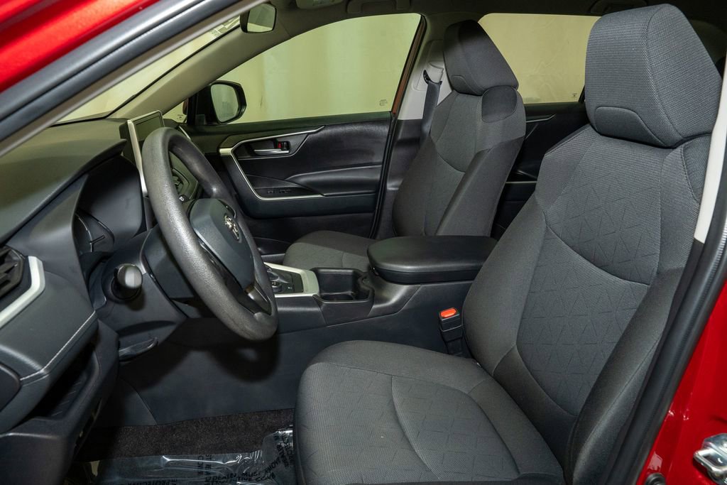 Used 2024 Toyota RAV4 XLE image 9