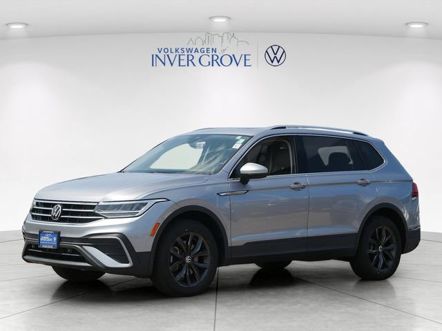 Certified 2023 Volkswagen Tiguan SE w/ Panoramic Sunroof Package AWD/4WD image 3